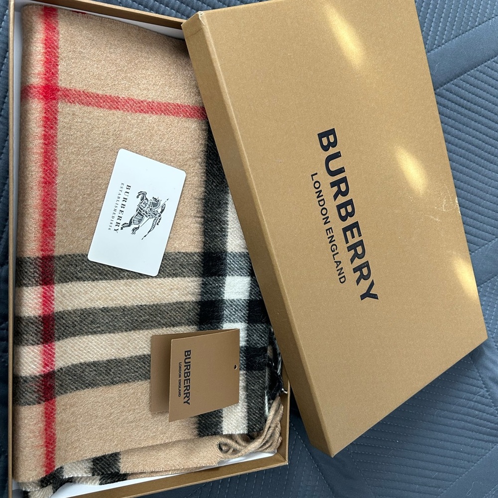 Burberry Gold Gift Box